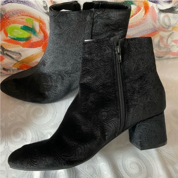 UNISA Black Fabric Booties - Picture 10 of 16